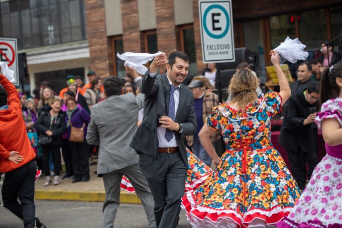 Gorbea celebró sus 121 años con un emotivo acto cívico y desfile en el centro de la comuna