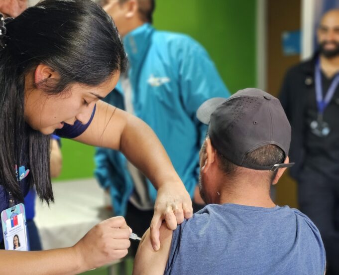 Araucanía Sur realizó operativo de vacunación en Hogar de Cristo para personas en situación de calle de Temuco