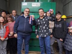 Reciclador de base y fundador de empresa familiar en Pitrufquén adquiere moderna máquina compactadora de residuos plásticos