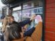 Municipio de Pitrufquén y carabineros de chile reactivan la campaña “no estás sola” en el comercio local