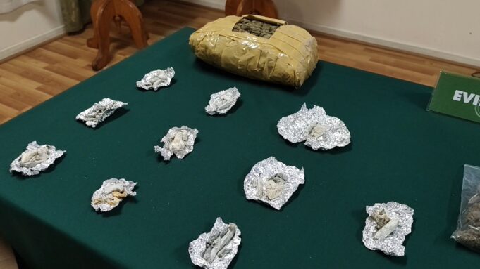 Incautan marihuana, cocaína, hongos alucinógenos y más de 3 mil cajetillas de cigarrillos de contrabando en el centro de Temuco