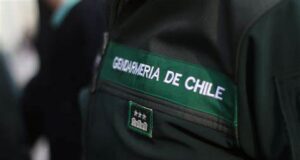 Funcionarios de Gendarmería resultan lesionados tras ser atacados con agua caliente y objetos contundentes en cárcel de Temuco