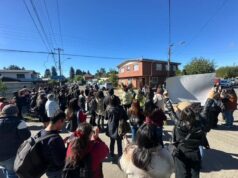 Docentes de Freire se manifiestan por sueldos impagos; alcalde Colihuil lamenta la situación y asegura medidas sancionatorias