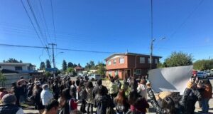 Docentes de Freire se manifiestan por sueldos impagos; alcalde Colihuil lamenta la situación y asegura medidas sancionatorias