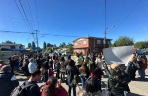 Docentes de Freire se manifiestan por sueldos impagos; alcalde Colihuil lamenta la situación y asegura medidas sancionatorias