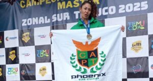 La atleta de Pitrufquén, Carolina Torres Aguilar, destacó en el zonal master representando a Pitrufquén