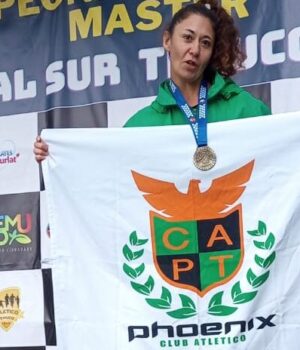La atleta de Pitrufquén, Carolina Torres Aguilar, destacó en el zonal master representando a Pitrufquén