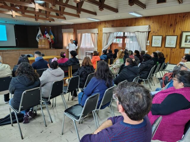 Funcionarios y emprendedores de la comuna de Freire se capacitaron para acceder a proyectos Sercotec