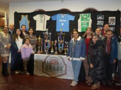 Club de Básquetbol «Árabe» de Pitrufquén celebra sus 50 años con exposición conmemorativa en el hall del centro cultural