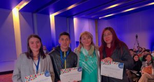 Reconocen a tres jóvenes de Pitrufquén como talentos de La Araucanía, incluyendo un homenaje póstumo a Sofía Navarrete