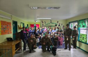 Carabineros de la 5ª Comisaría de Pitrufquén visitan jardines infantiles en el marco de su mes aniversario