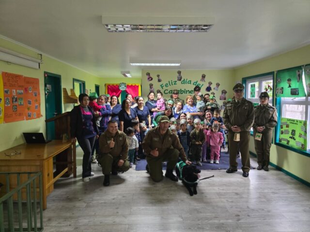 Carabineros de la 5ª Comisaría de Pitrufquén visitan jardines infantiles en el marco de su mes aniversario