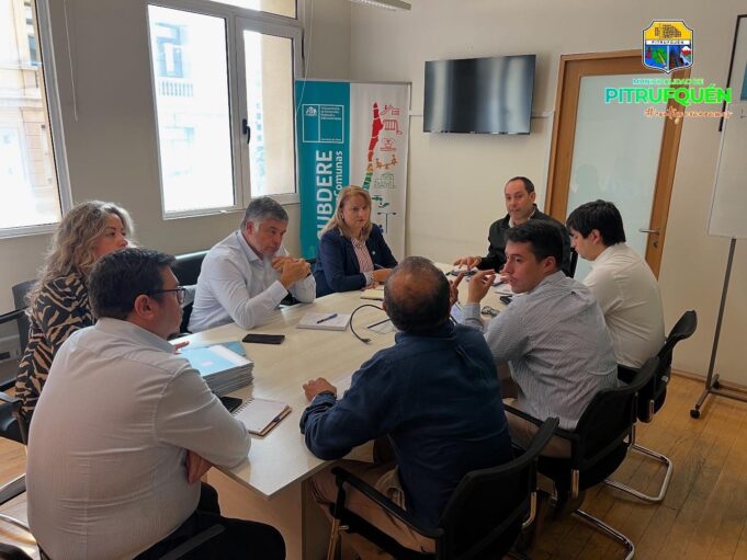 Alcaldesa Jacqueline Romero se reúne con jefe de división de la SUBDERE para gestionar recursos 2025 para Pitrufquén