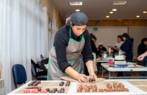 Taller de chocolatería entrega herramientas para la autonomía económica en Gorbea
