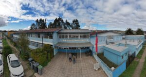 Profesora acusada de compartir contenido erótico retoma funciones en liceo de Carahue en medio de sumario administrativo