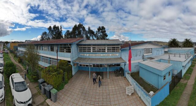 Profesora acusada de compartir contenido erótico retoma funciones en liceo de Carahue en medio de sumario administrativo