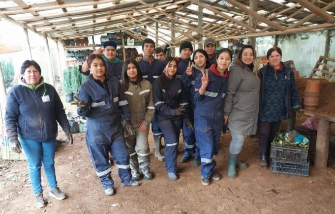 Estudiantes especialidad agropecuaria del Liceo Bicentenario Juan Schleyer de Freire inician pasantías en vivero San José