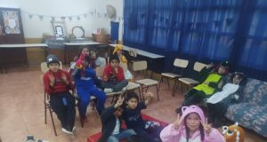 Estudiantes de la Escuela Raimapu de Freire celebran su día con cine, juegos y convivencia escolar