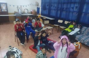Estudiantes de la Escuela Raimapu de Freire celebran su día con cine, juegos y convivencia escolar