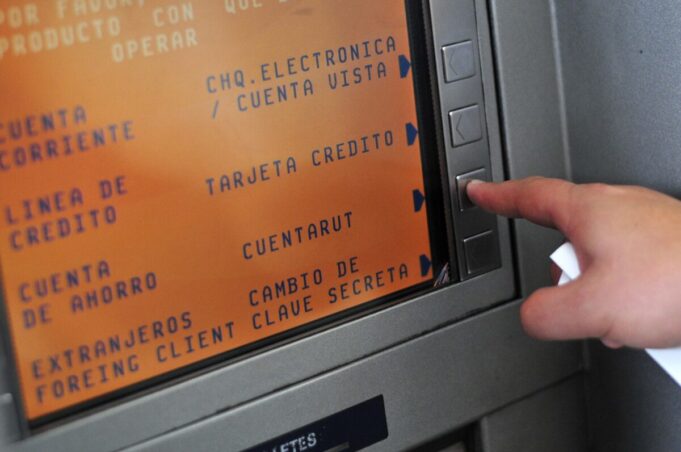 Dos adultos detenidos tras intento de robo en cajeros automáticos del Banco Estado en Pitrufquén