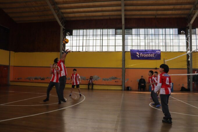 Comunal de voleibol escolar sub-14 destaca el talento estudiantil y proyecta a Gorbea en el deporte regional
