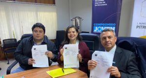 Injuv y municipalidad de Pitrufquén firman primer convenio para la creación de un plan comunal juvenil en la región