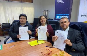 Injuv y municipalidad de Pitrufquén firman primer convenio para la creación de un plan comunal juvenil en la región