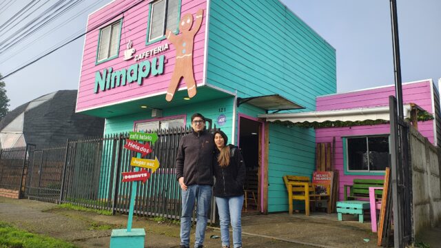 Más de 30 mil kilómetros, una furgoneta y mucho café: la historia detrás de Nimapu, el rincón soñado de Iván y Silvana en Freire