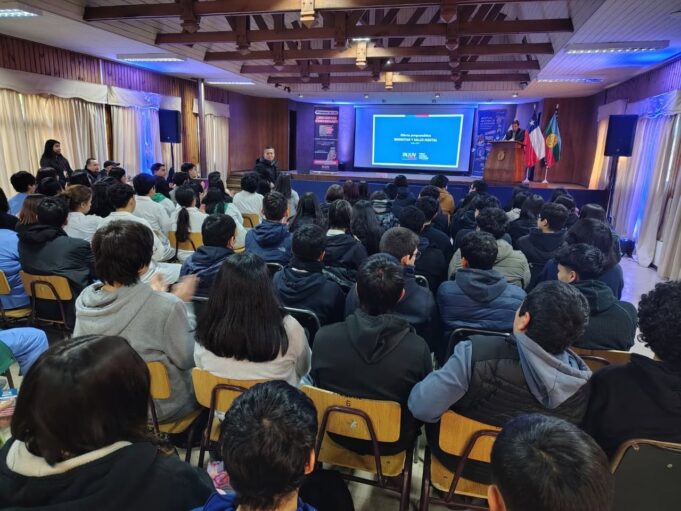 Lanzan en la comuna de Freire el programa “Hablemos de todo” de INJUV