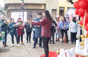 Victoria sorprende con una intervención urbana por el Día de la Madre