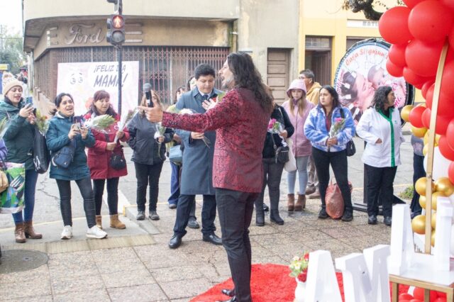 Victoria sorprende con una intervención urbana por el Día de la Madre