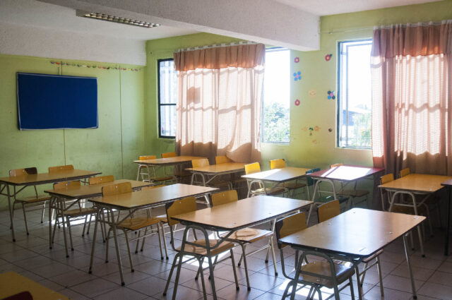 Docente de colegio municipal de Temuco fue desvinculado por utilizar computadores escolares para obtener criptomonedas