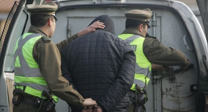 En Pitrufquén detienen a cuatro personas por robo con violencia a madre e hijos: víctima fue golpeado con una piedra