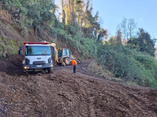 Mejoran caminos rurales de la comuna de Villarrica: prioridad para sectores apartados
