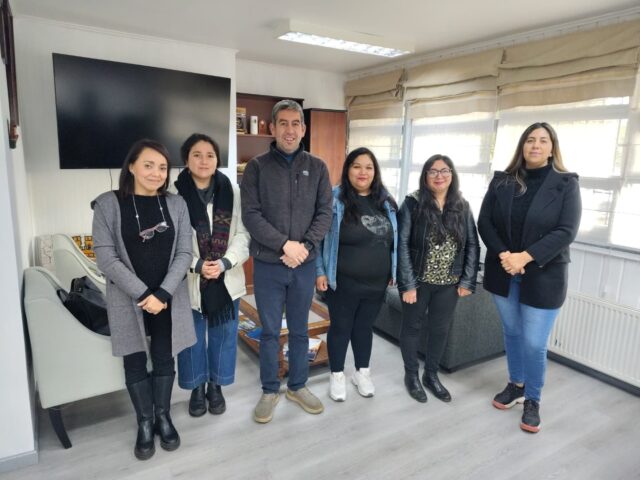 Alcalde de Freire se reúne con apoderados de la Escuela Dollinco y Jardín Poyen Ruca para abordar necesidades educativas