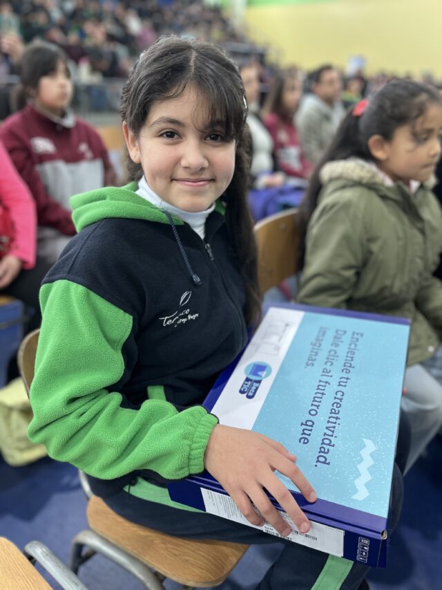 Programa del Ministerio de Educación es implementado por Junaeb: partió la entrega de computadores del programa becas Tic