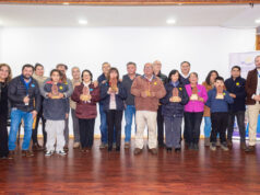 Teodoro Schmidt homenajeó a sus patrimonios vivos en una emotiva ceremonia