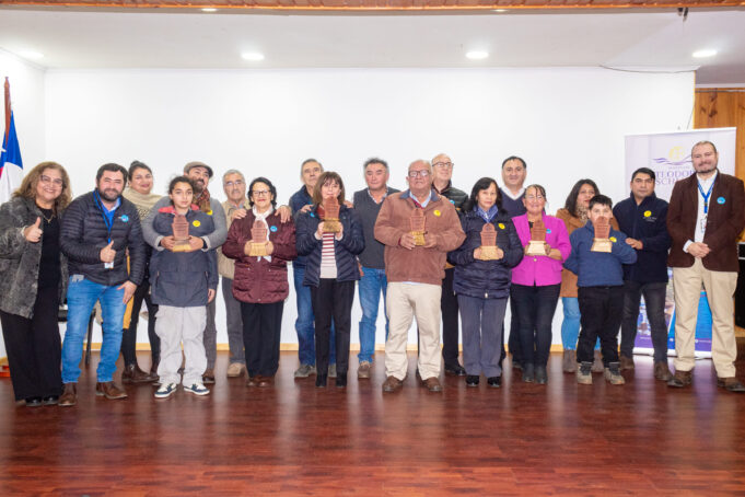 Teodoro Schmidt homenajeó a sus patrimonios vivos en una emotiva ceremonia