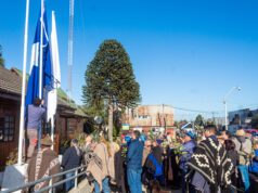 Municipio de Teodoro Schmidt iza por primera vez la bandera mapuche en emotiva ceremonia de We Tripantu