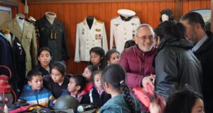 El mar llega a la cordillera: muestra naval acerca el océano a estudiantes de Lonquimay