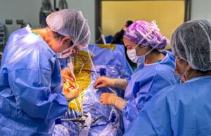 Hospital regional de Temuco realiza innovadora cirugía para extirpar complejo tumor cerebral