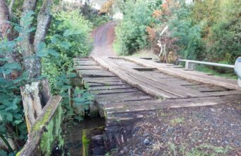 Puente Llollelhue de Teodoro Schmidt se repararía próximamente: autoridades locales anuncian intervención urgente