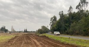 Inician obras para habilitar nueva pista tras socavón en el sector de Huefel, en la ruta Pitrufquén – Toltén