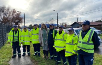 En Pitrufquén reconocen labor de los barrenderos: “estoy orgulloso de contribuir a mi comuna”