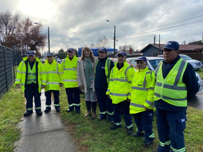 En Pitrufquén reconocen labor de los barrenderos: “estoy orgulloso de contribuir a mi comuna”