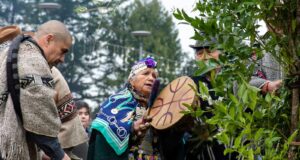 Con rogativa e izamiento de bandera, comunidades indígenas de Pitrufquén inician celebraciones de We Tripantu