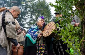 Con rogativa e izamiento de bandera, comunidades indígenas de Pitrufquén inician celebraciones de We Tripantu