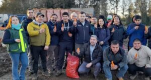 Ministro de Agricultura visitó a agricultores de Freire junto al alcalde de la comuna