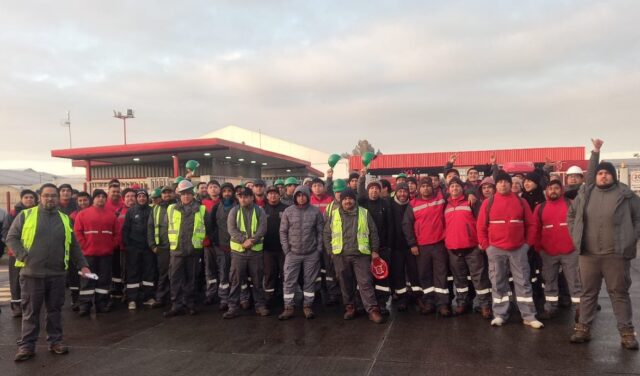 Más de 150 trabajadores de Villarrica, Victoria y Temuco votarán huelga legal: sindicato de trabajadores subcontratados por Coca-Cola exigen igualdad de condiciones laborales