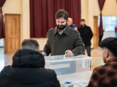 Presidente Gabriel Boric vota en Punta Arenas y llama a fortalecer la democracia participando en las primarias